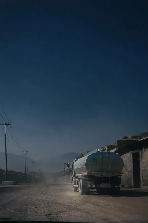 此城无雨（2026）影片封面海报